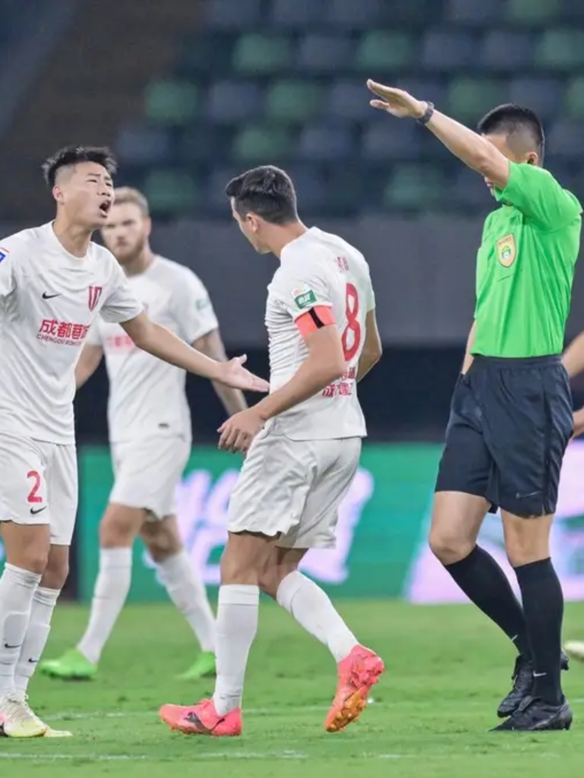 中超加时末段再迎强敌，浙江稠州篮板制胜，主帅态度：气氛紧张，身体对抗强度拉满的简单介绍