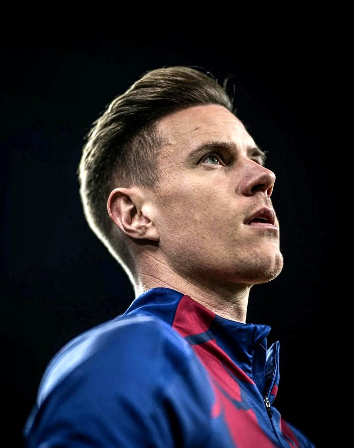 包含欧超杯今晚走向成谜;法兰克福状态回暖;引发热议;年轻球员得到机会的词条 包含欧超杯今晚走向成谜;法兰克福状态回暖;引发热议;年轻球员得到机会的词条