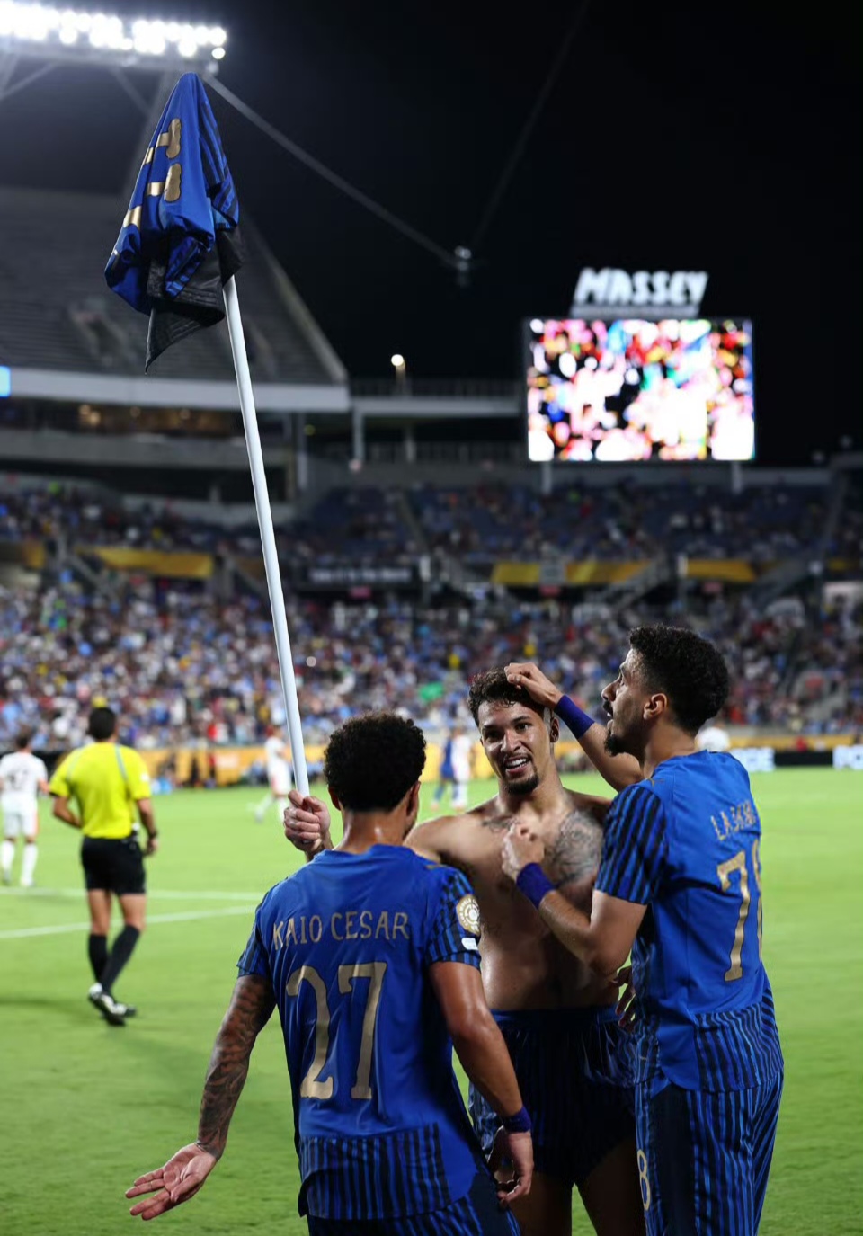 赛后荷甲传出新动向，罗马复出首秀，管理层表态：气氛紧张，年轻球员得到机会的简单介绍