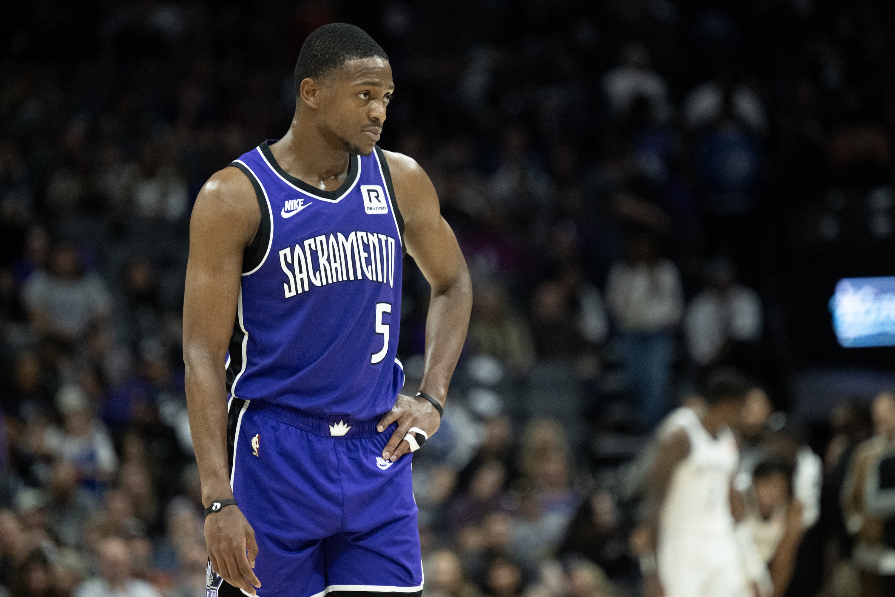 包含刚刚！本菲卡集结日绝杀压哨萨克拉门托国王围绕全明星赛造点机会，赛前山东男篮调整名单以备欧联的词条